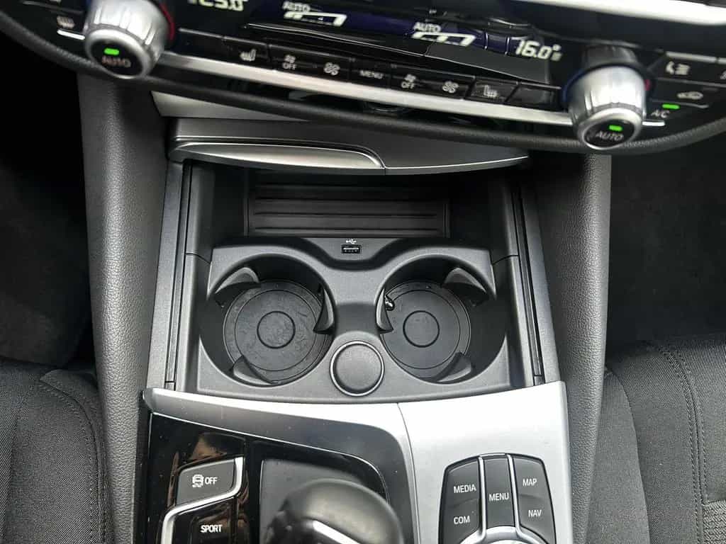 BMW 5 Series 520d Business Sport SHZ Navi ActiveGuard PDC RFK 01/2018-photo-16