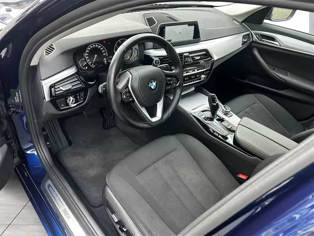 BMW 5 Series 520d Business Sport SHZ Navi ActiveGuard PDC RFK 01/2018-photo-9