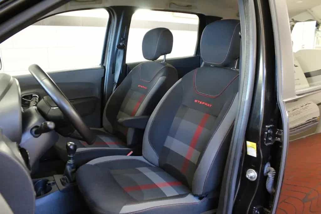 Dacia Lodgy TCe 130 Stepway **Navi*7 Sitze*Techroad 02/2020-photo-18