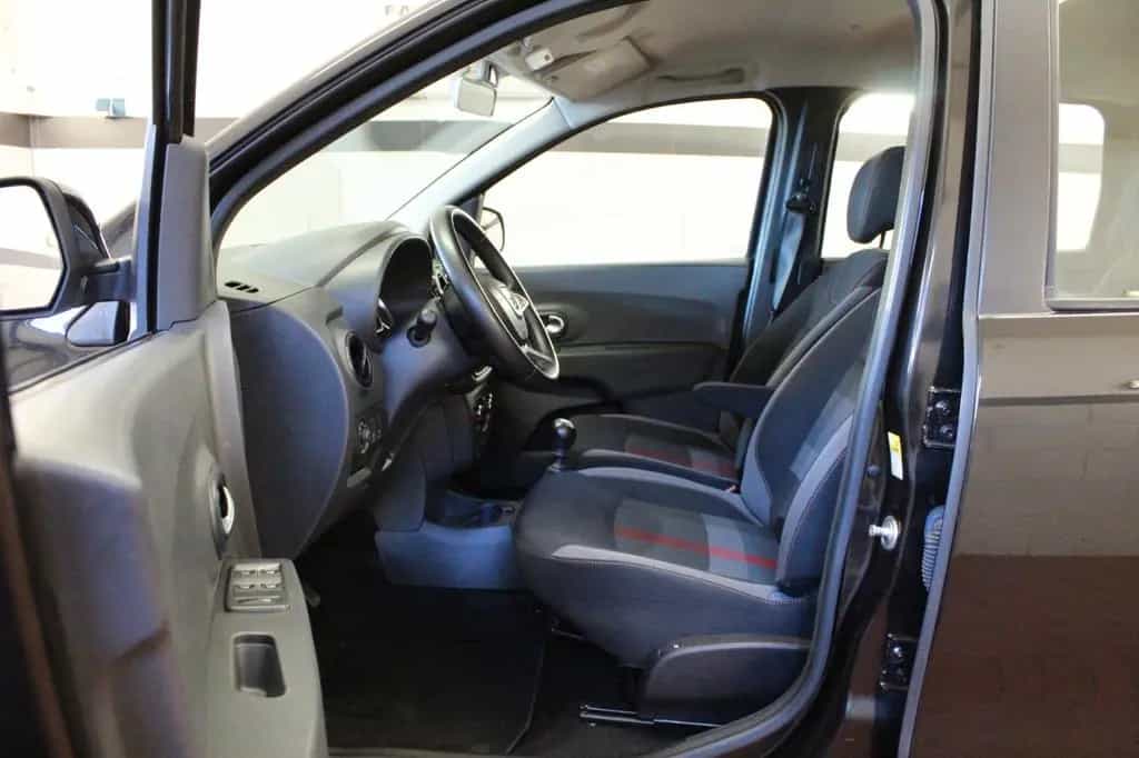 Dacia Lodgy TCe 130 Stepway **Navi*7 Sitze*Techroad 02/2020-photo-21