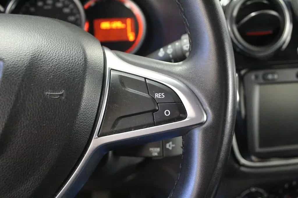 Dacia Lodgy TCe 130 Stepway **Navi*7 Sitze*Techroad 02/2020-photo-27