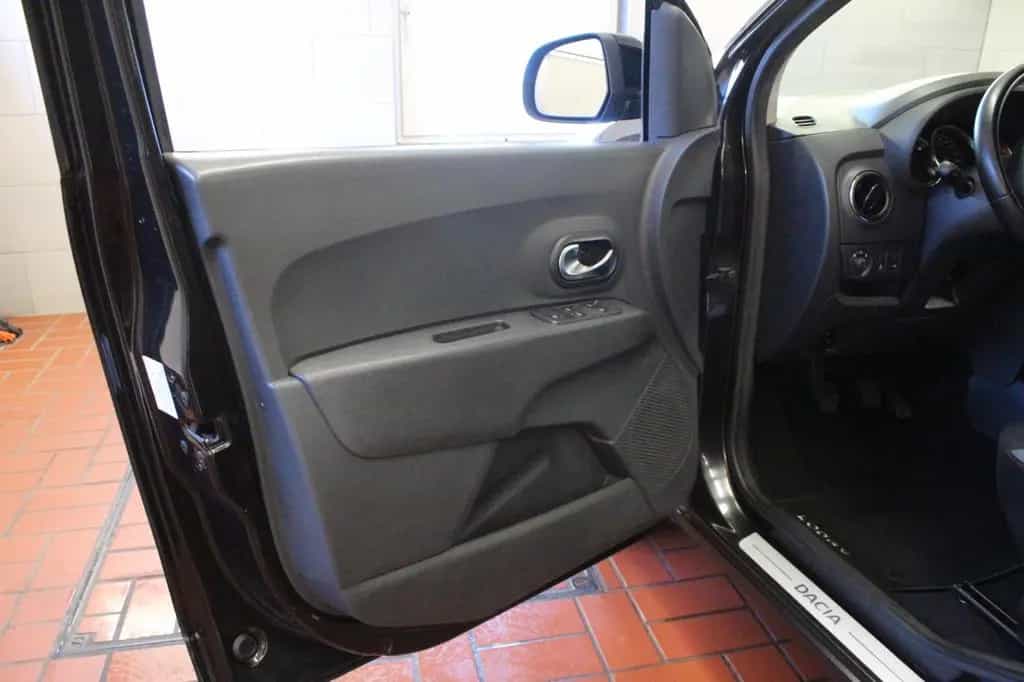 Dacia Lodgy TCe 130 Stepway **Navi*7 Sitze*Techroad 02/2020-photo-41