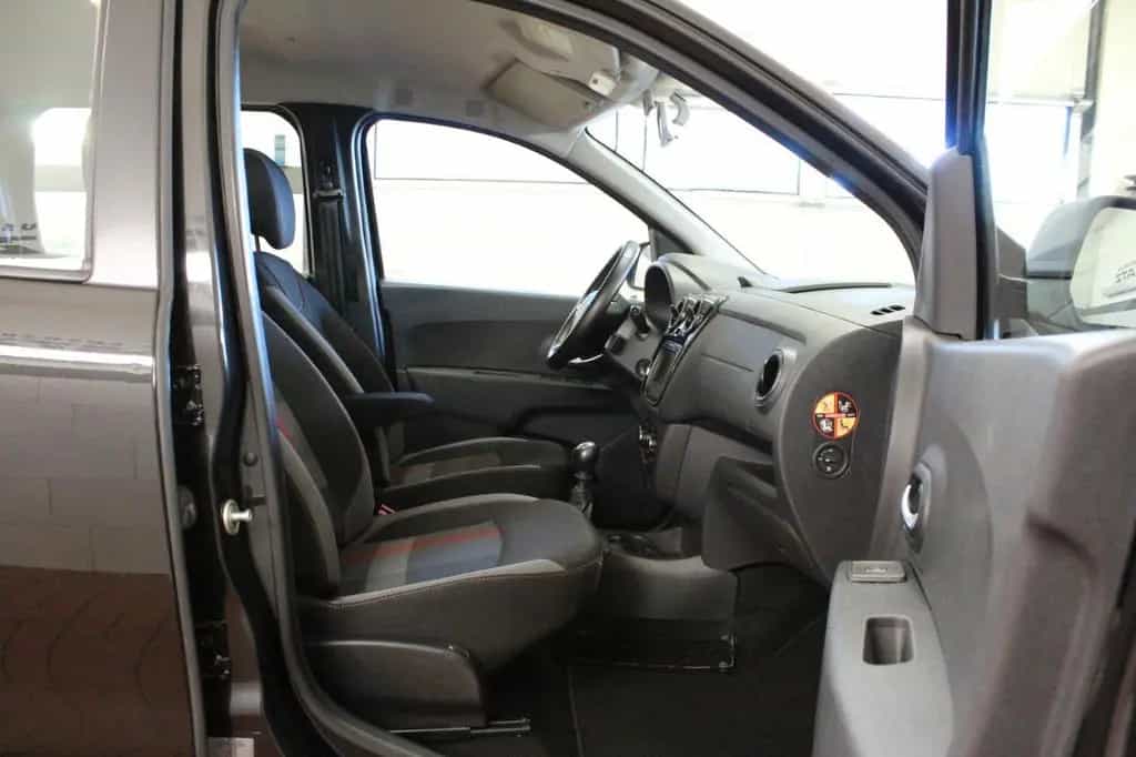 Dacia Lodgy TCe 130 Stepway **Navi*7 Sitze*Techroad 02/2020-photo-7