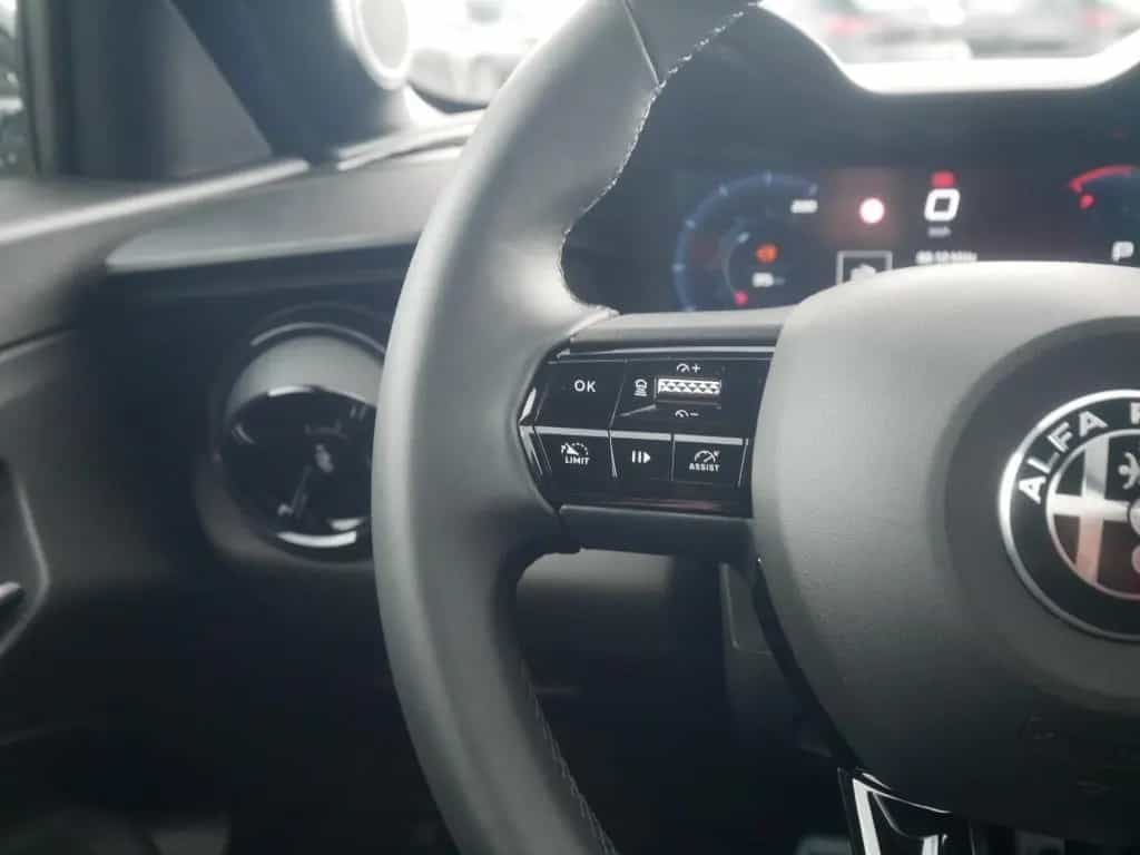 Alfa Romeo Junior IBRIDA Q4 TI 1.2 VGT 145PS DCT6 TECHNOLOG 03/2026-photo-17
