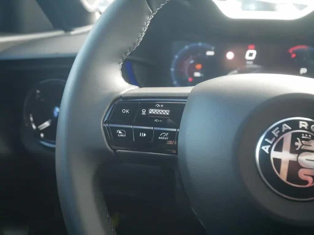 Alfa Romeo Junior IBRIDA Q4 TI 1.2 VGT 145PS DCT6 TECHNOLOG 03/2026-photo-17