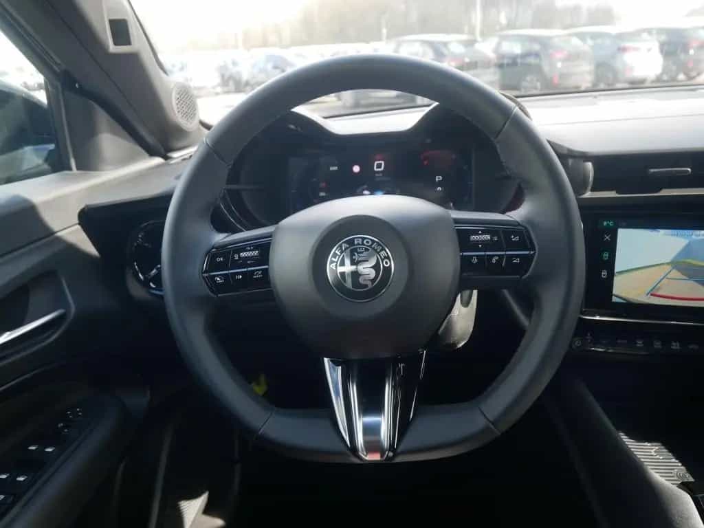 Alfa Romeo Junior IBRIDA Q4 TI 1.2 VGT 145PS DCT6 TECHNOLOG 03/2026-photo-17