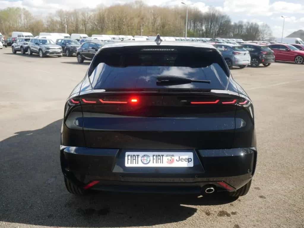 Alfa Romeo Junior IBRIDA Q4 TI 1.2 VGT 145PS DCT6 TECHNOLOG 03/2026-photo-3