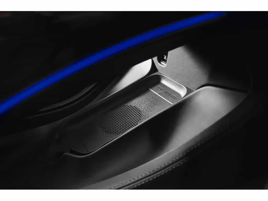 Aston Martin DBX 707 4.0 V8 Bi-Turbo - ULTRAMARINE BLACK 03/2024-photo-29