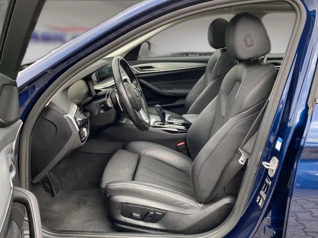 BMW 520 d Touring Aut. Sport Line*Stand*Pano*LED*AHK* 12/2019-photo-1