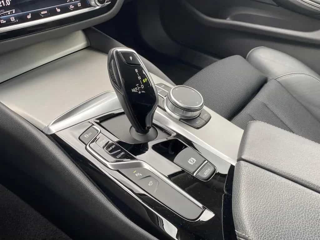 BMW 520 d Touring Aut. Sport Line*Stand*Pano*LED*AHK* 12/2019-photo-19