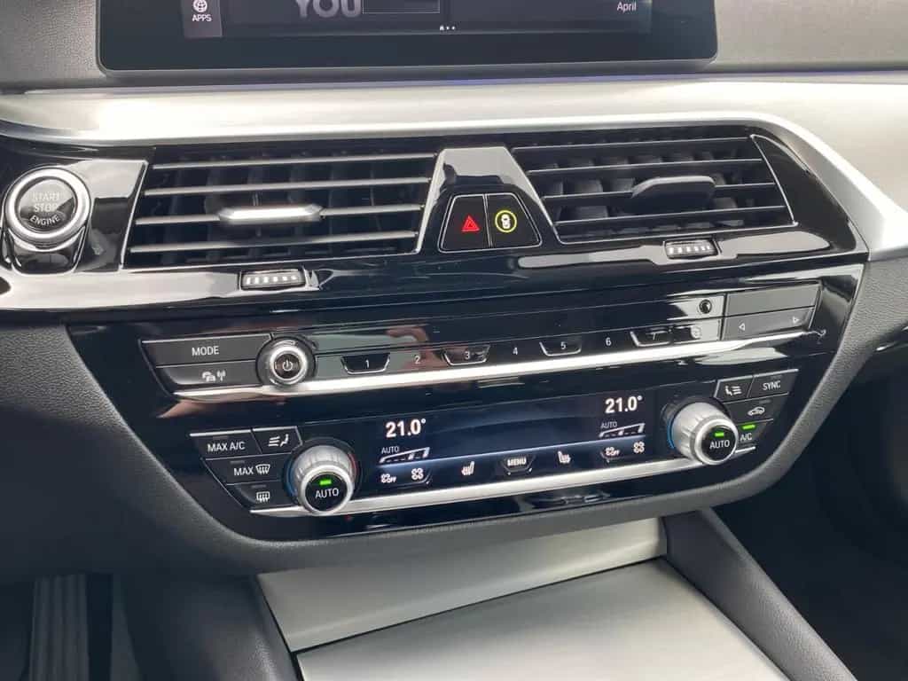BMW 520 d Touring Aut. Sport Line*Stand*Pano*LED*AHK* 12/2019-photo-27