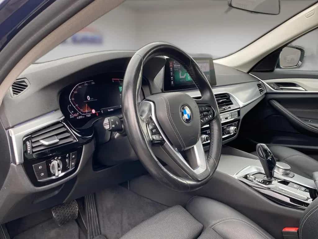 BMW 520 d Touring Aut. Sport Line*Stand*Pano*LED*AHK* 12/2019-photo-3