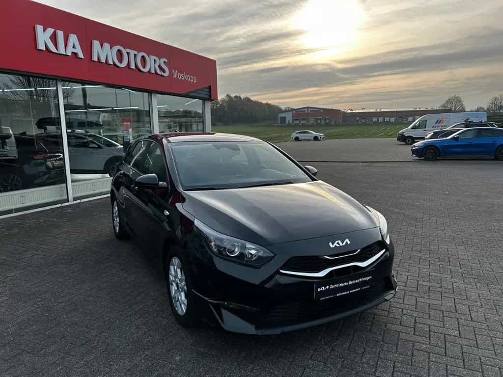 Kia Ceed 1.5 T-GDI DCT Vision Komfort+ Navi Kamera 11/2024-photo-0