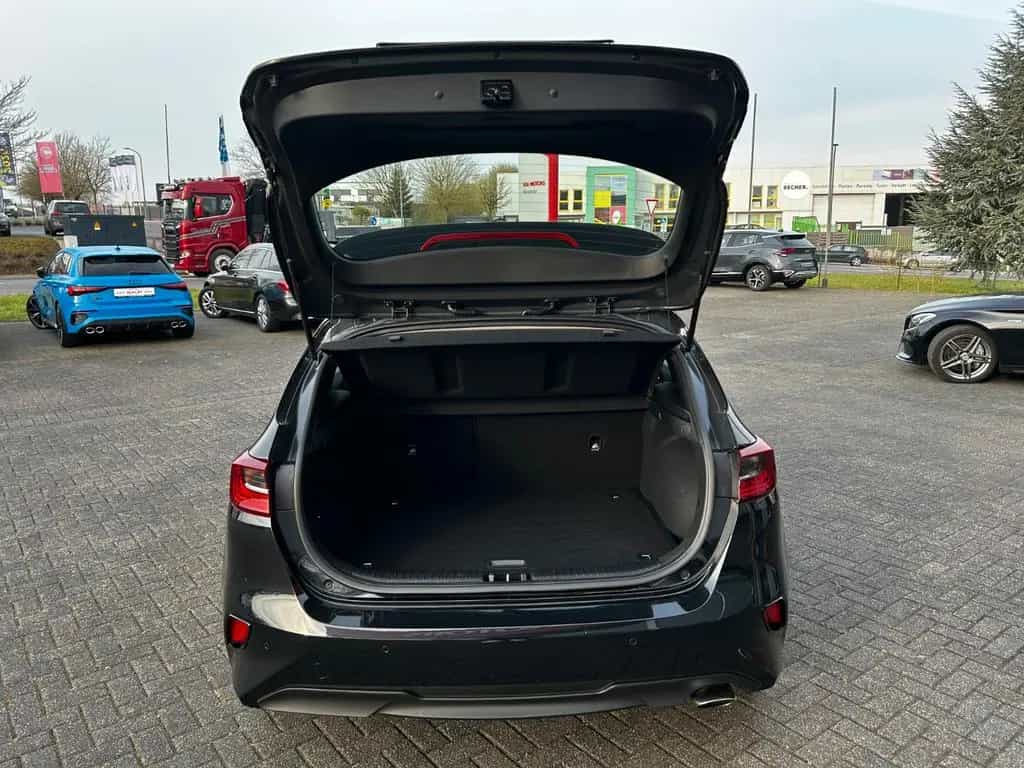 Kia Ceed 1.5 T-GDI DCT Vision Komfort+ Navi Kamera 11/2024-photo-6