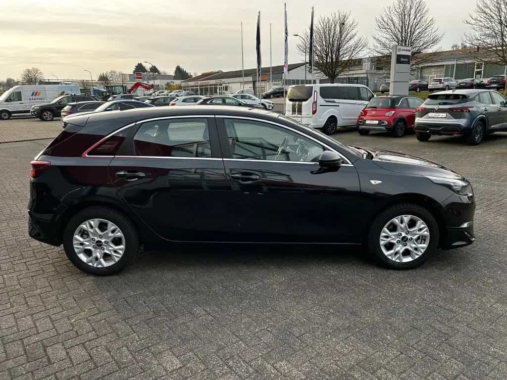 Kia Ceed 1.5 T-GDI DCT Vision Komfort+ Navi Kamera 11/2024-photo-8
