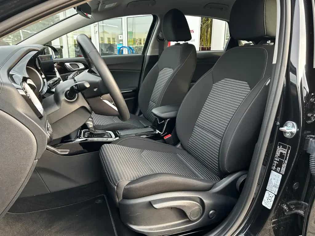 Kia Ceed 1.5 T-GDI DCT Vision Komfort+ Navi Kamera 11/2024-photo-9