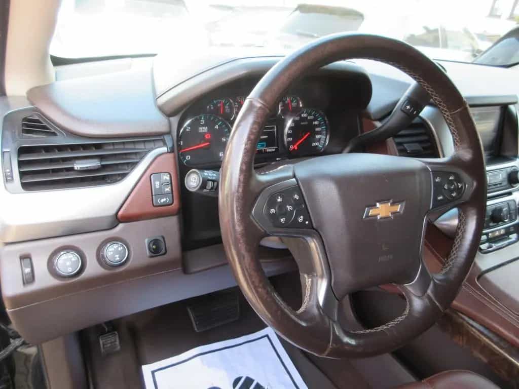 Chevrolet Suburban 12/2016-photo-12
