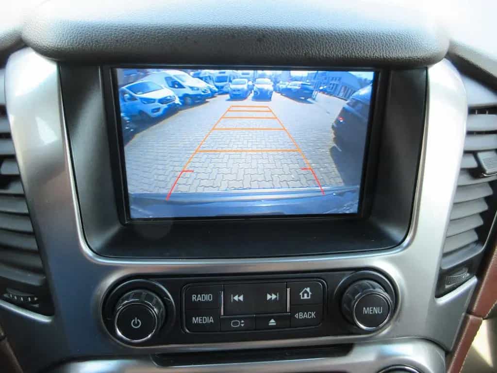 Chevrolet Suburban 12/2016-photo-13