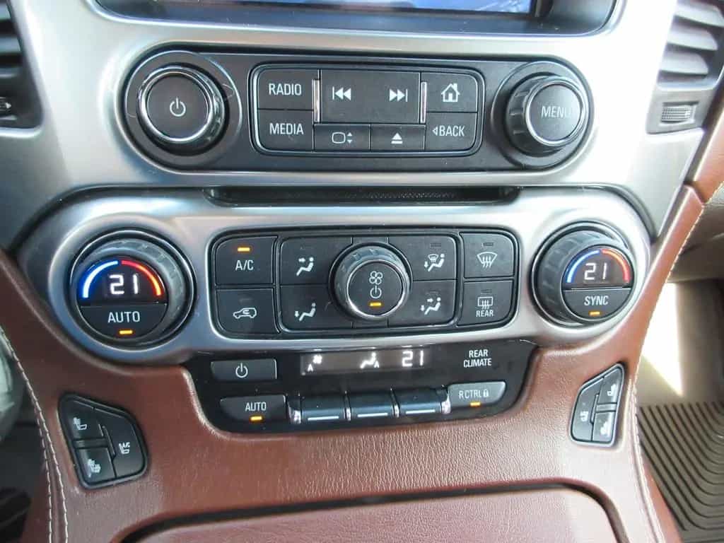 Chevrolet Suburban 12/2016-photo-14