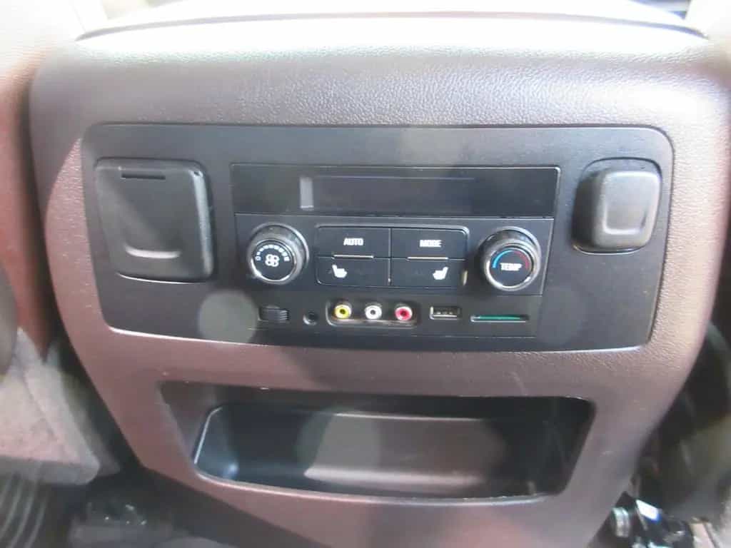 Chevrolet Suburban 12/2016-photo-19