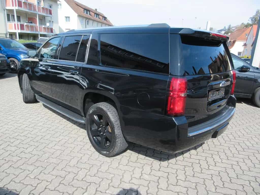 Chevrolet Suburban 12/2016-photo-3