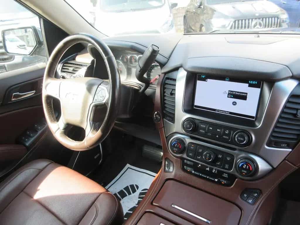 Chevrolet Suburban 12/2016-photo-7