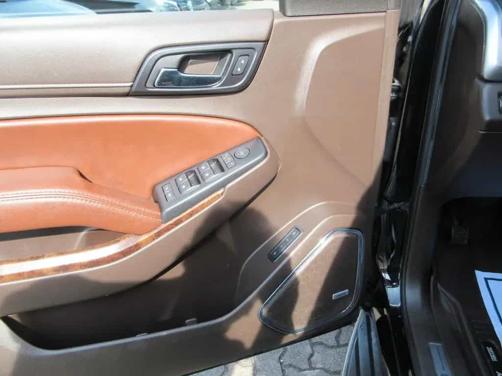 Chevrolet Suburban 12/2016-photo-8