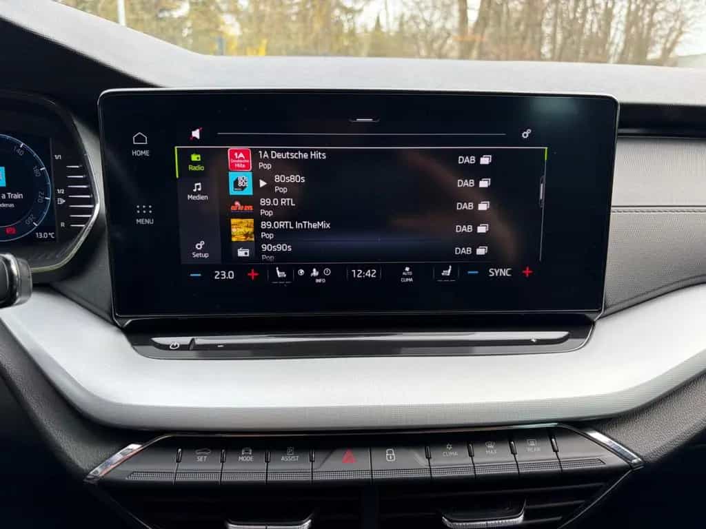 Skoda Octavia Combi Tour TSI DSG LED NAVI ACC 06/2022-photo-23