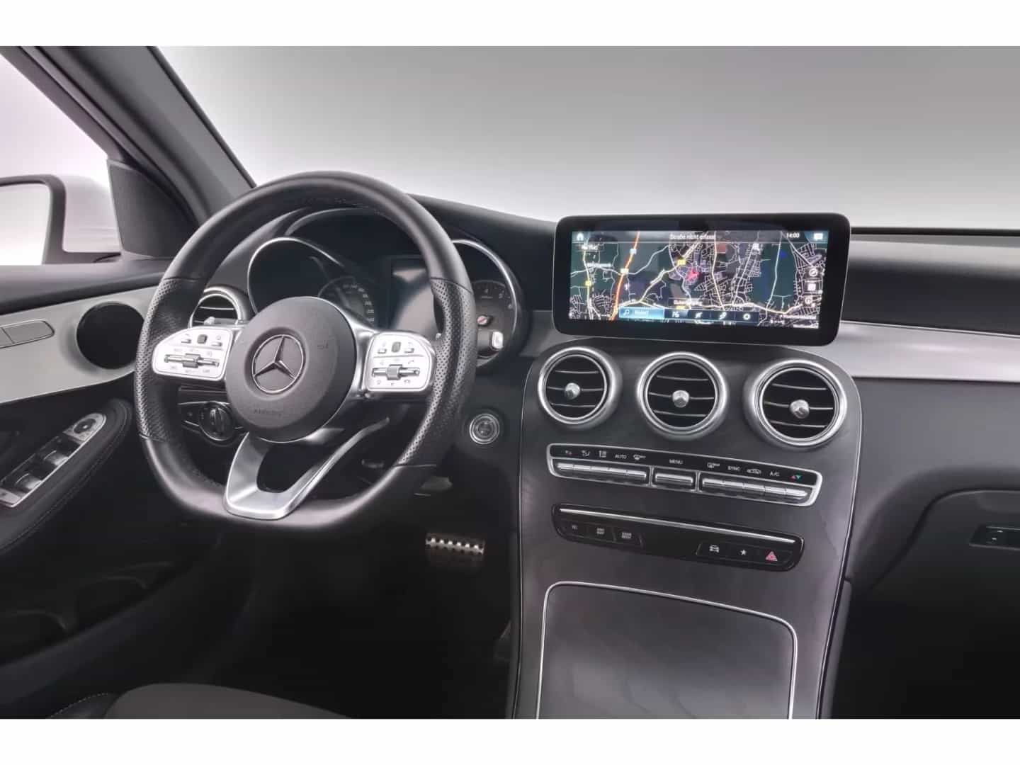 Mercedes-Benz GLC-Class 200 04/2022-photo-11