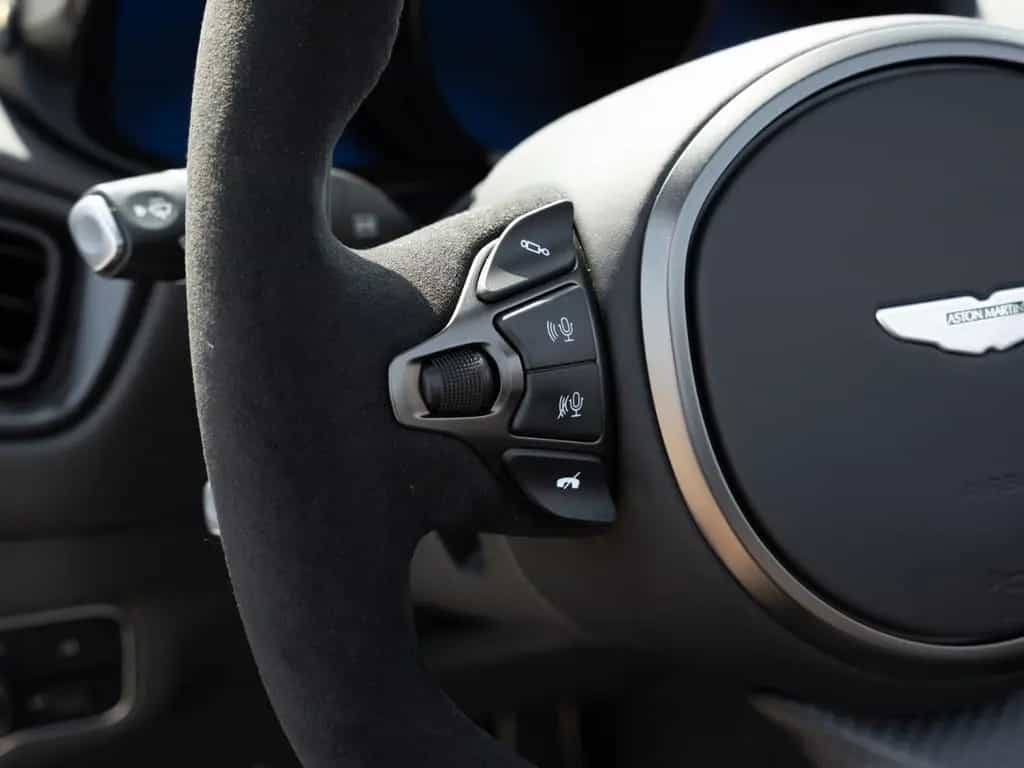 Aston Martin V12 Vantage Roadster | Carbon Seats | Limited 04/2023-photo-18