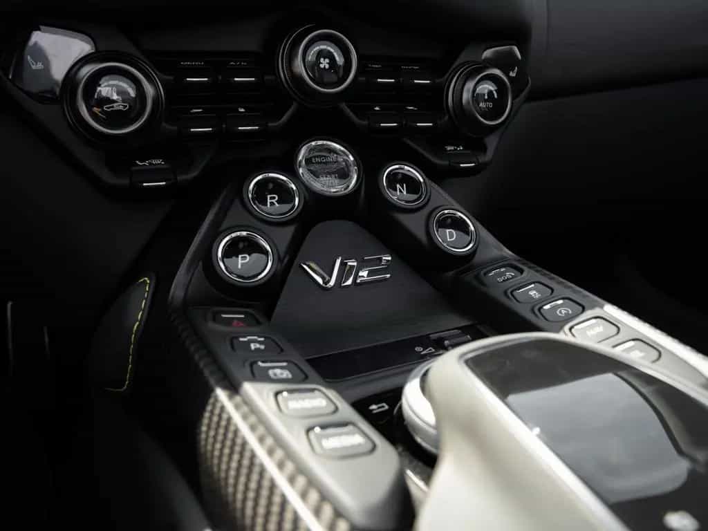 Aston Martin V12 Vantage Roadster | Carbon Seats | Limited 04/2023-photo-24