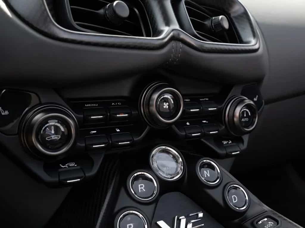Aston Martin V12 Vantage Roadster | Carbon Seats | Limited 04/2023-photo-25
