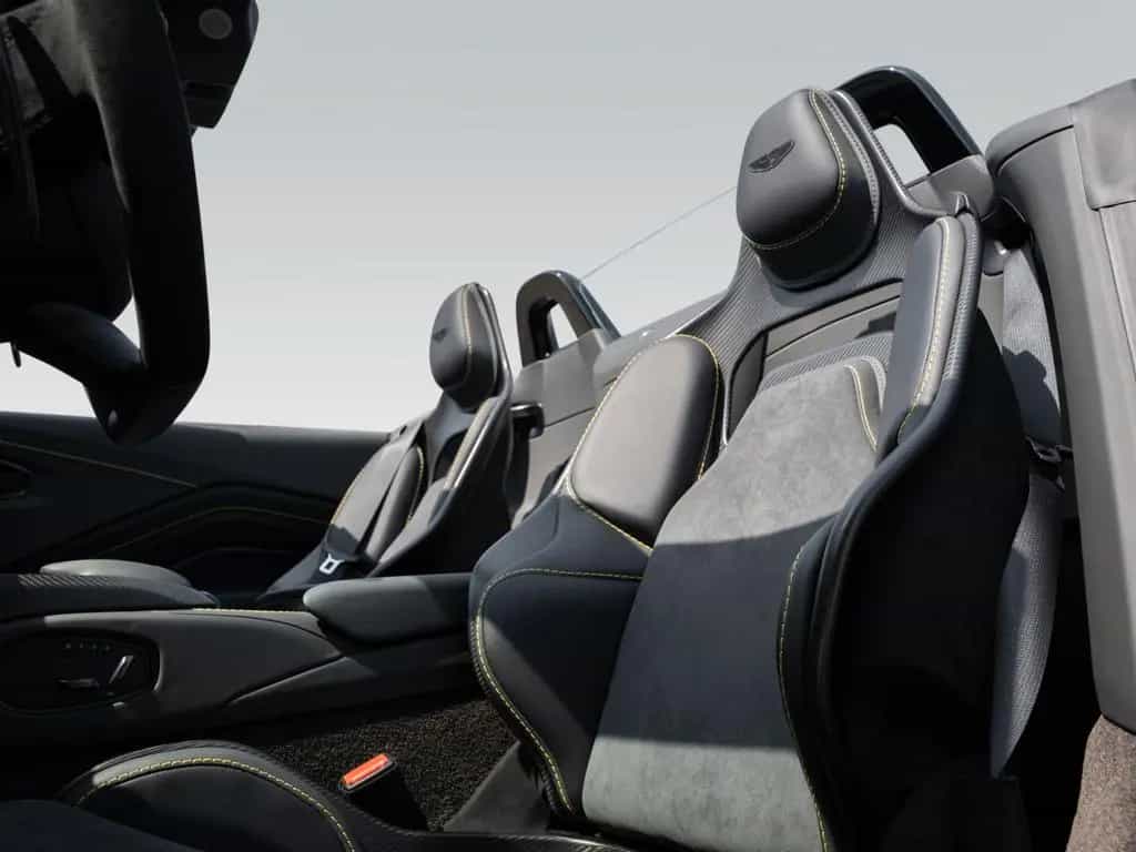 Aston Martin V12 Vantage Roadster | Carbon Seats | Limited 04/2023-photo-6