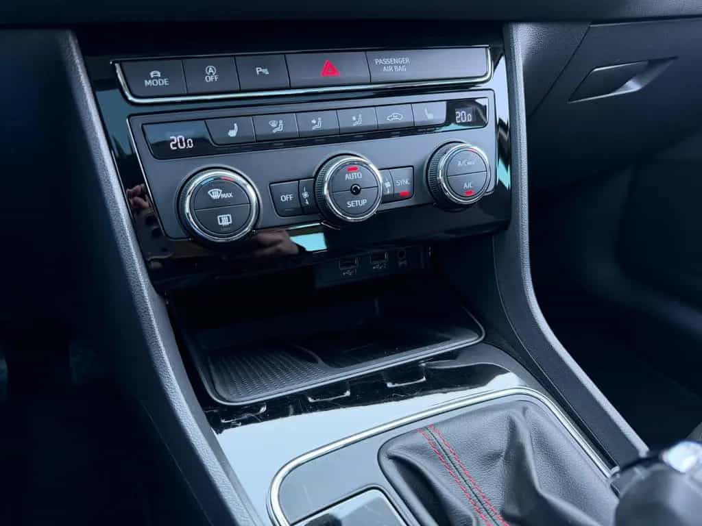Seat Leon FR 1.8 TSI DSG Leder LED Panor Navi ACC 08/2018-photo-21