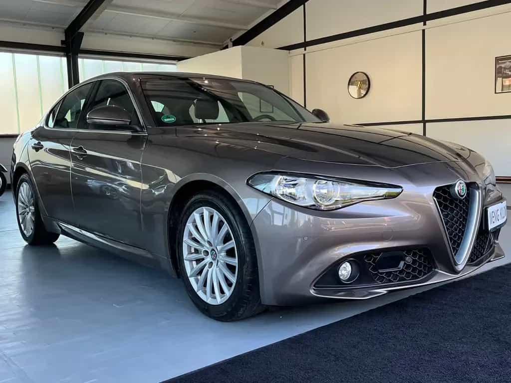 Alfa Romeo Giulia Super 1.HAND 29.000KM! KAMERA NAVI TEMPO. 10/2016-photo-2