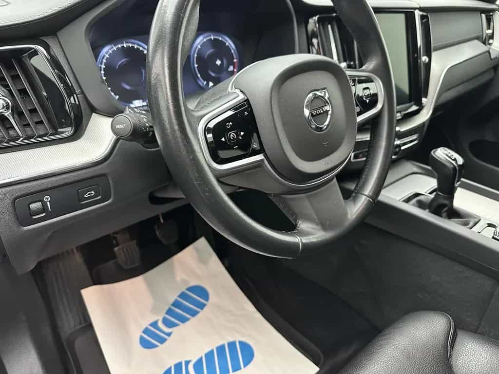 Volvo XC60 Inscription 2WD "1 HAND-NAVI-LEDER-SITZH" 07/2018-photo-12