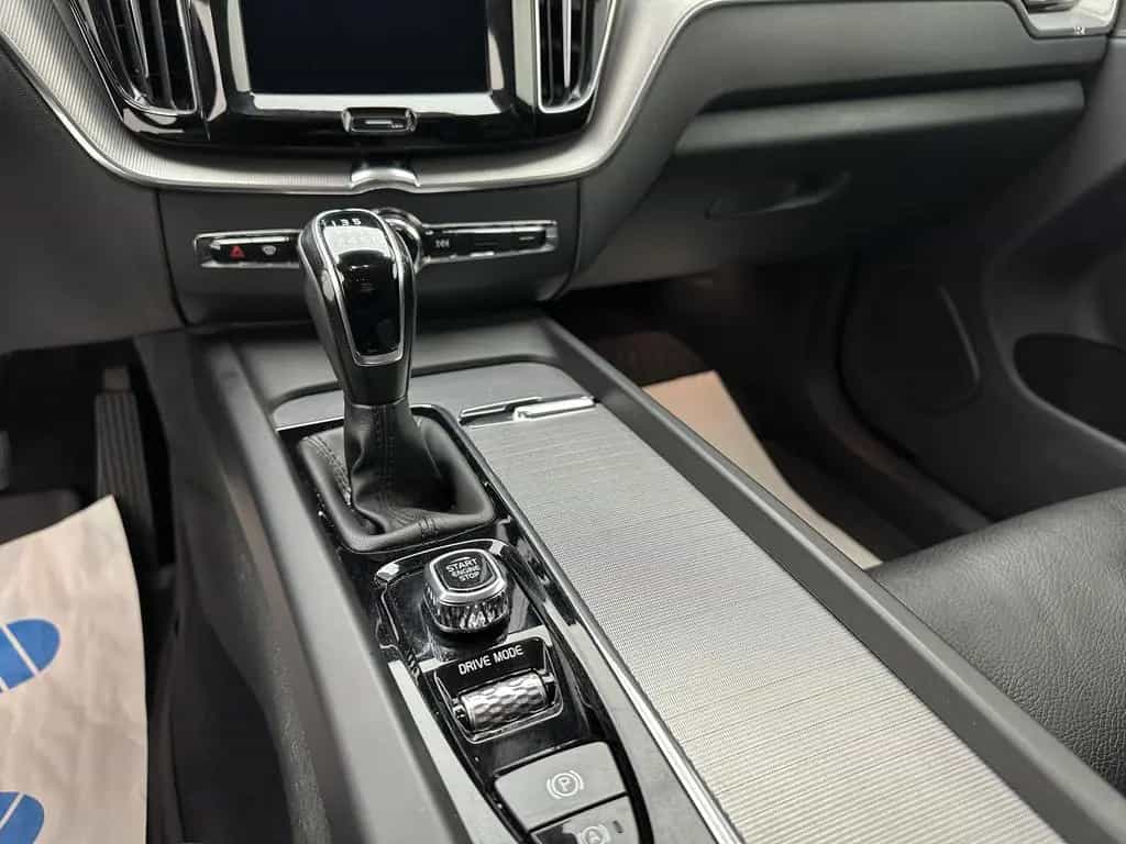 Volvo XC60 Inscription 2WD "1 HAND-NAVI-LEDER-SITZH" 07/2018-photo-16