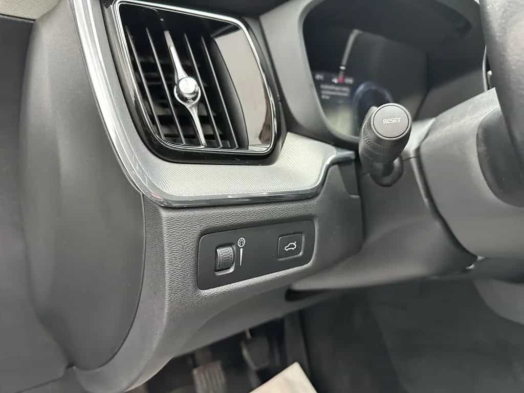 Volvo XC60 Inscription 2WD "1 HAND-NAVI-LEDER-SITZH" 07/2018-photo-18