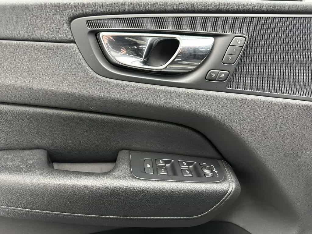 Volvo XC60 Inscription 2WD "1 HAND-NAVI-LEDER-SITZH" 07/2018-photo-19