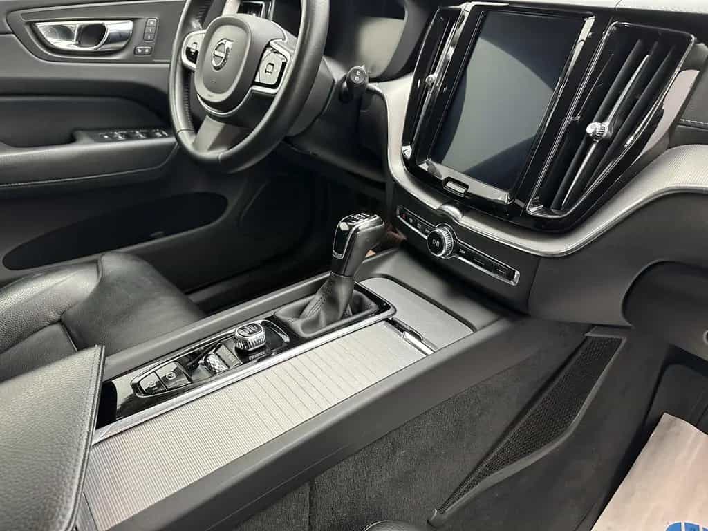 Volvo XC60 Inscription 2WD "1 HAND-NAVI-LEDER-SITZH" 07/2018-photo-8
