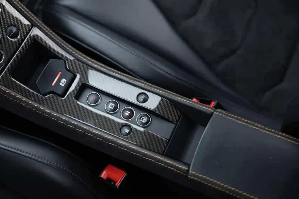McLaren MP4-12C 3.8 V8 05/2012-photo-22