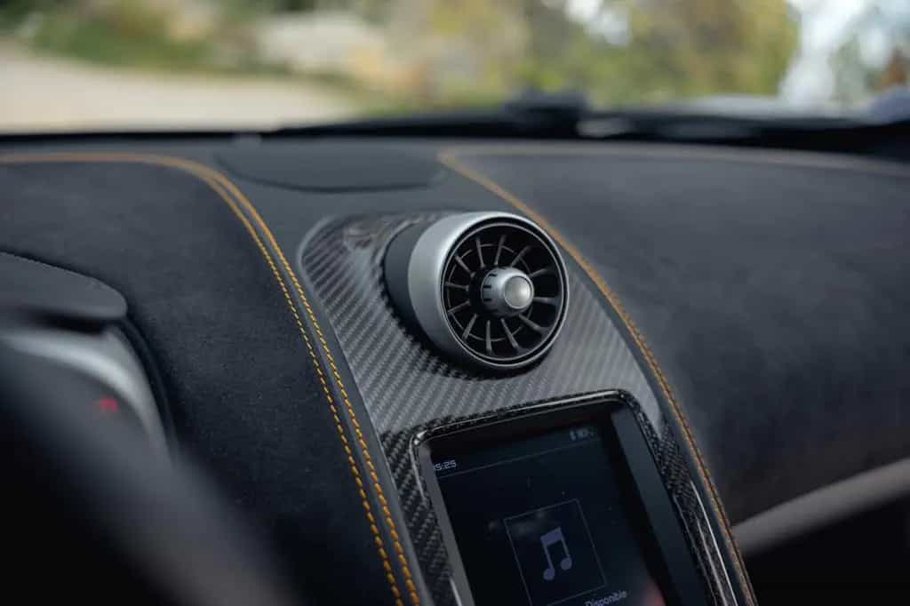 McLaren MP4-12C 3.8 V8 05/2012-photo-23