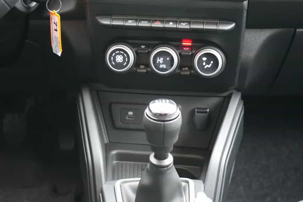 Dacia Duster II TCe 130 Journey 2WD Kamera Sitzh.  Jou 03/2023-photo-17