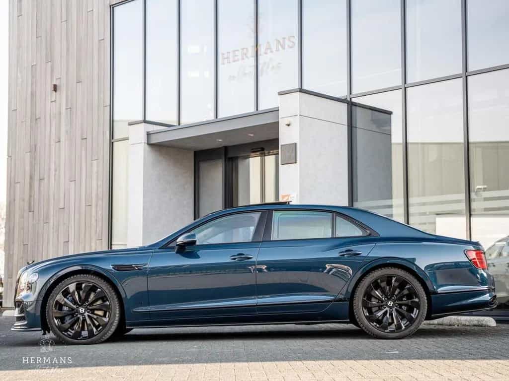 Bentley Flying Spur 4.0 V8 1st Edition / Mulliner / Blac 04/2021-photo-12
