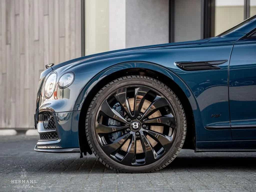 Bentley Flying Spur 4.0 V8 1st Edition / Mulliner / Blac 04/2021-photo-13
