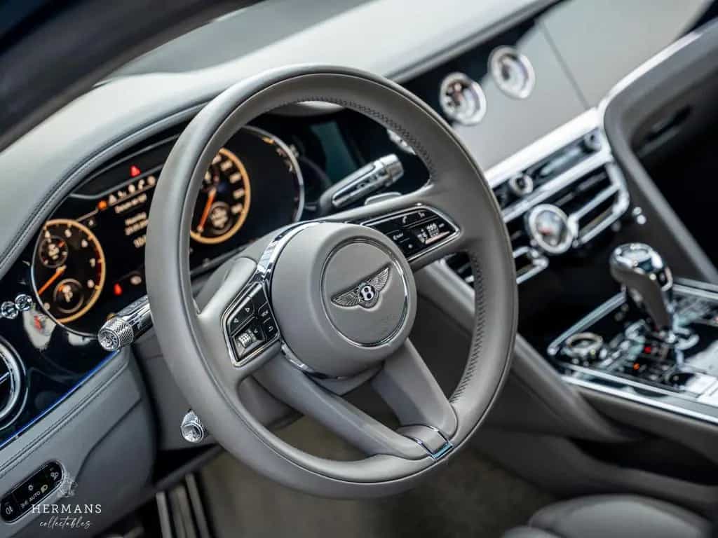 Bentley Flying Spur 4.0 V8 1st Edition / Mulliner / Blac 04/2021-photo-16