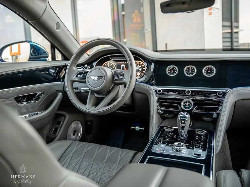 Bentley Flying Spur 4.0 V8 1st Edition / Mulliner / Blac 04/2021-photo-17