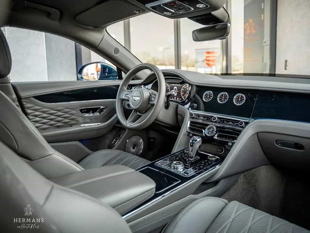 Bentley Flying Spur 4.0 V8 1st Edition / Mulliner / Blac 04/2021-photo-18