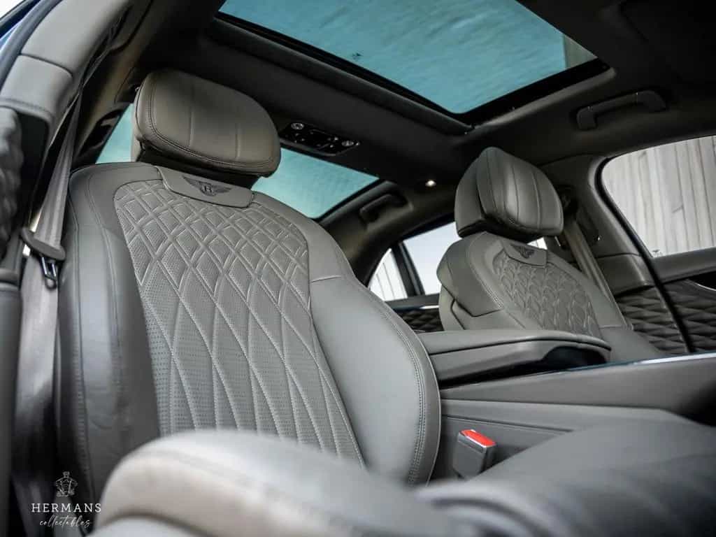 Bentley Flying Spur 4.0 V8 1st Edition / Mulliner / Blac 04/2021-photo-19