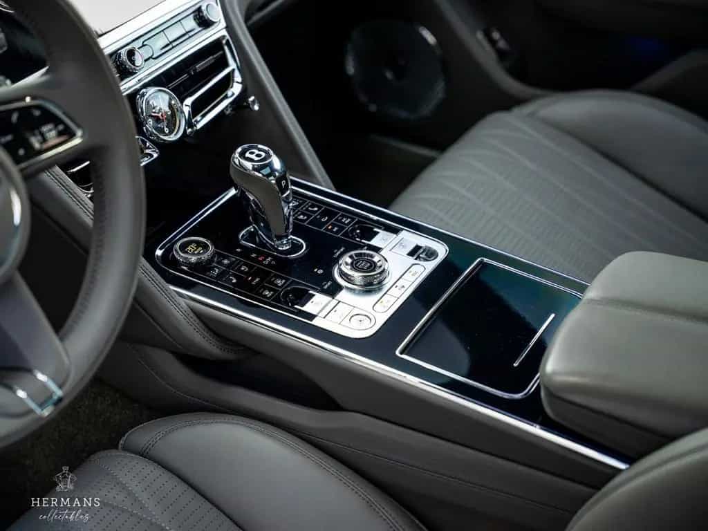 Bentley Flying Spur 4.0 V8 1st Edition / Mulliner / Blac 04/2021-photo-22